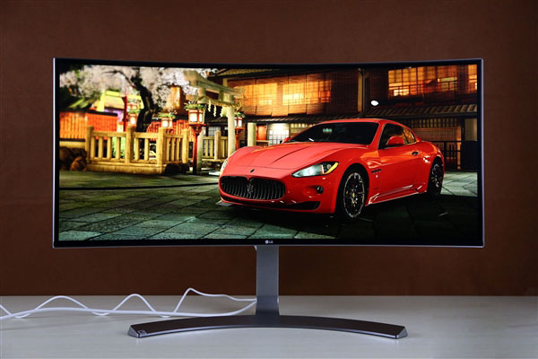 LG 34UC98曲面电视测评：超宽显示屏、超薄机身、惊艳画面