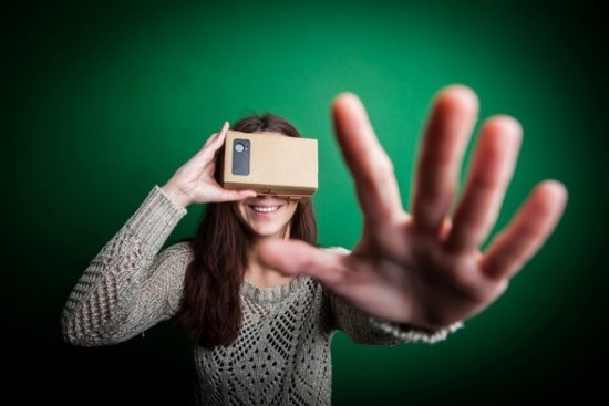 人们喜欢用纸糊的VR盒子Cardboard做这些事情
