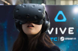 HTC Vive VR体验测评：画面感人 操控不足破坏沉浸感