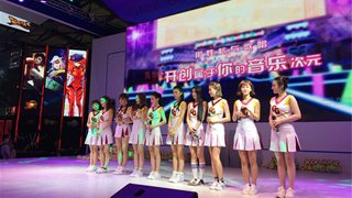 2016ChinaJoy超级女声当贝展台上演劲歌热舞