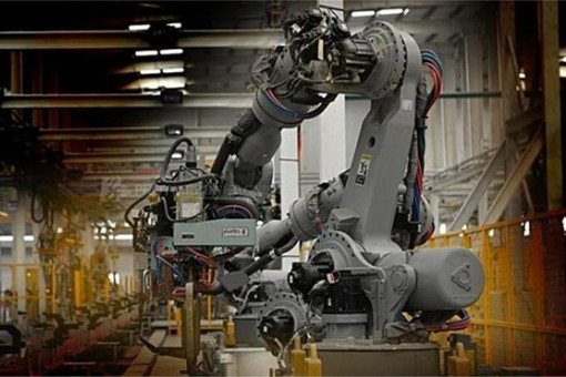 智能工厂时代：工业机器人行业前景无限