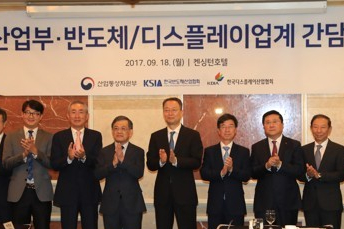 韩国主要半导体和显示器制造商计划投资约458亿美元